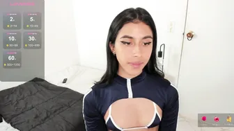 mazikeen_18 colombia posing on cam