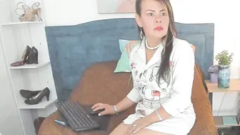 Kiaraxmilf posing on cam 03/09/2026