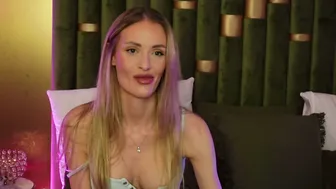 ameliaangell posing on cam (03-10-2026)