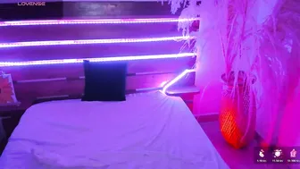 Nadine_russo bigass porn cam chat