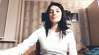 Dinorahfleeks posing on webcam 03/10/2026