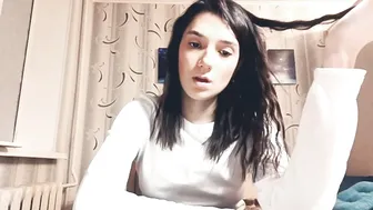 Dinorahfleeks posing on webcam 03/10/2026