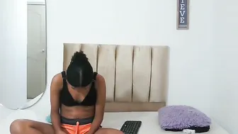 Yizz_laan nude video chat 03/11/2026