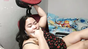 bubblebuttpinay pinay posing on webcam