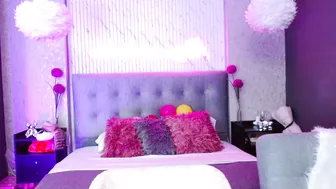 Juniper_hill bigass naked on cam