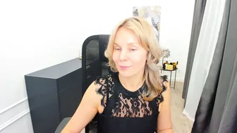 Vivianlirei webcam show 03/12/2026