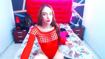 Sofyswee latina on webcam
