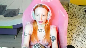 Moonscarr smallboobs live webcam show