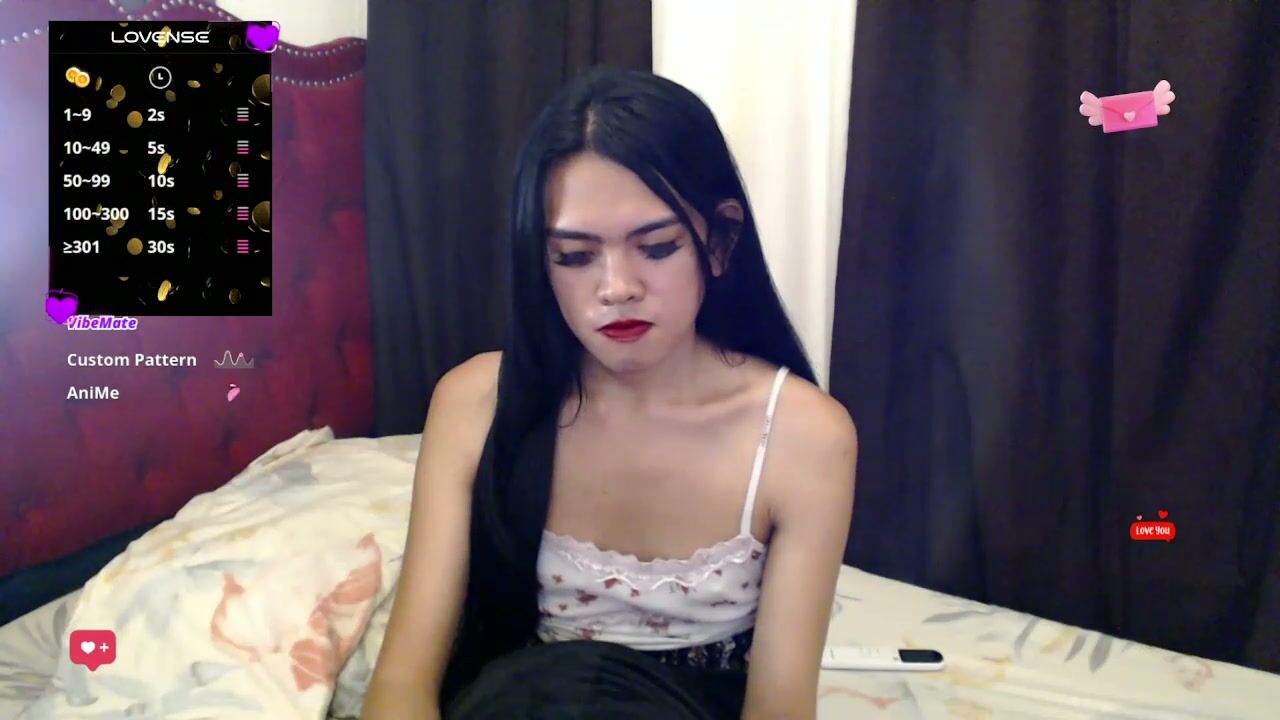 Urpinayjenfuckerxxx asian posing on webcam