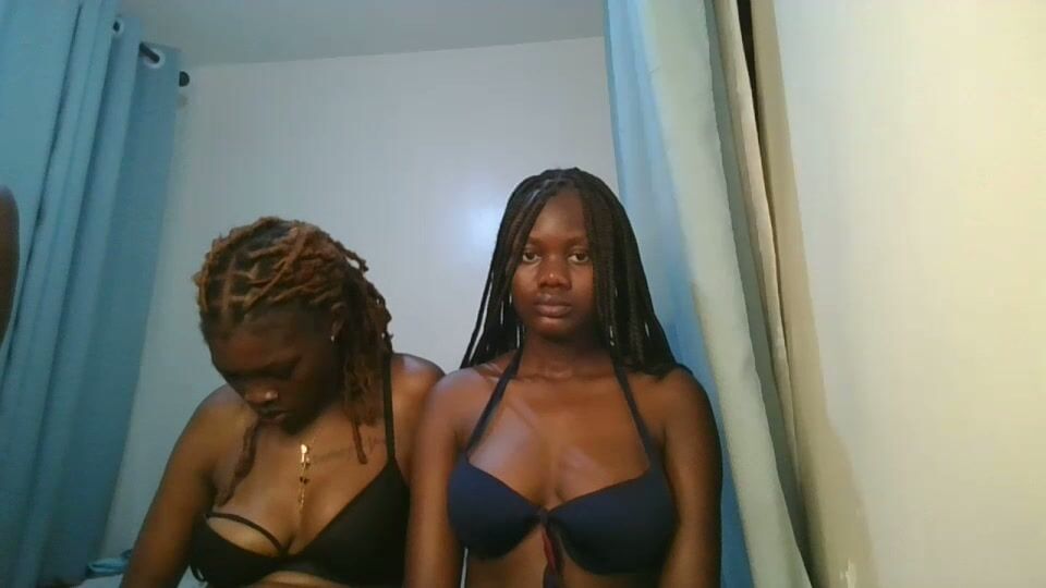 Barbie_queen2 posing on cam 14 March 2026
