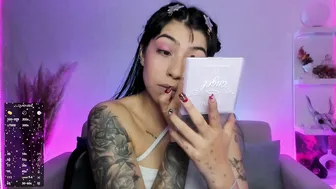saraadesire posing on webcam 02-Jul-2025