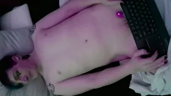 Moonless_joy lovense on cam