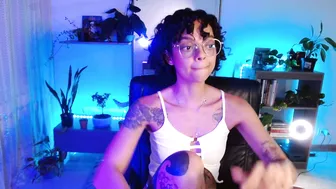sweet_bluee chat porn video (03-17-2026)