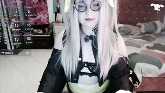 Avril2809 cosplay amateur cam show