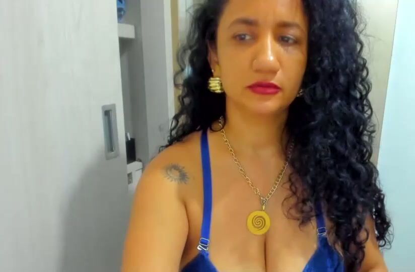 Emperatriztapia posing on cam 18 March 2026