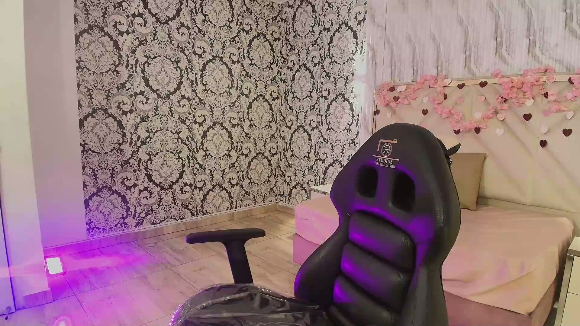 tiny_tay video chat porn (03-18-2026)