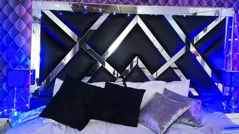 victtoria_lee posing on cam (03/19/2026)