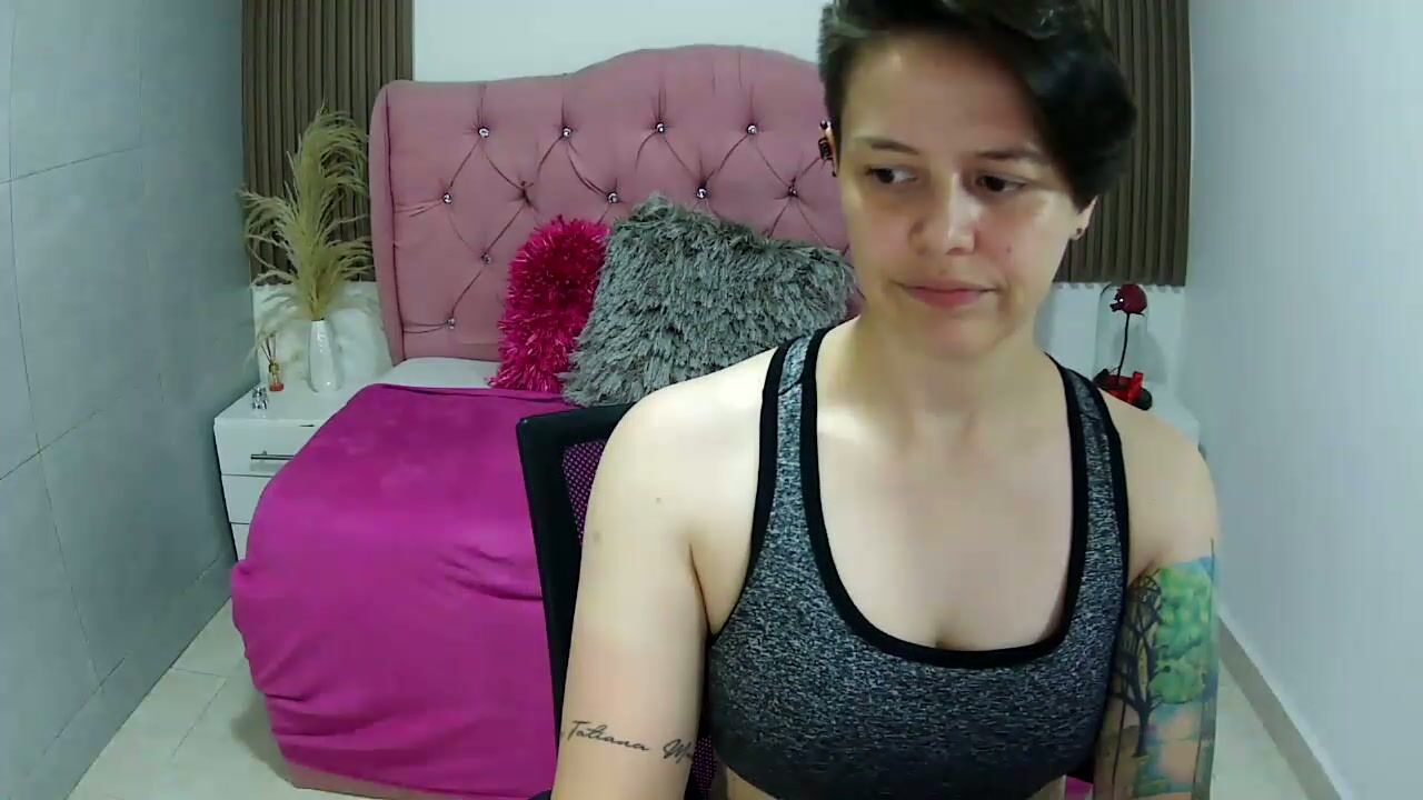 bug2025 hot webcam video cam chat