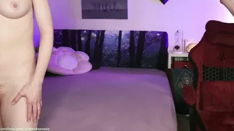 Widthofapeach pvt posing on webcam