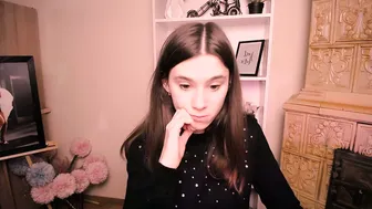 Rosalais_ germany posing on webcam