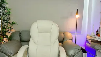 Bellacarolainnn posing on cam 19 March 2026