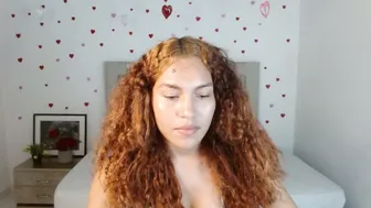 naya_fox1 porn cam chat posing on webcam