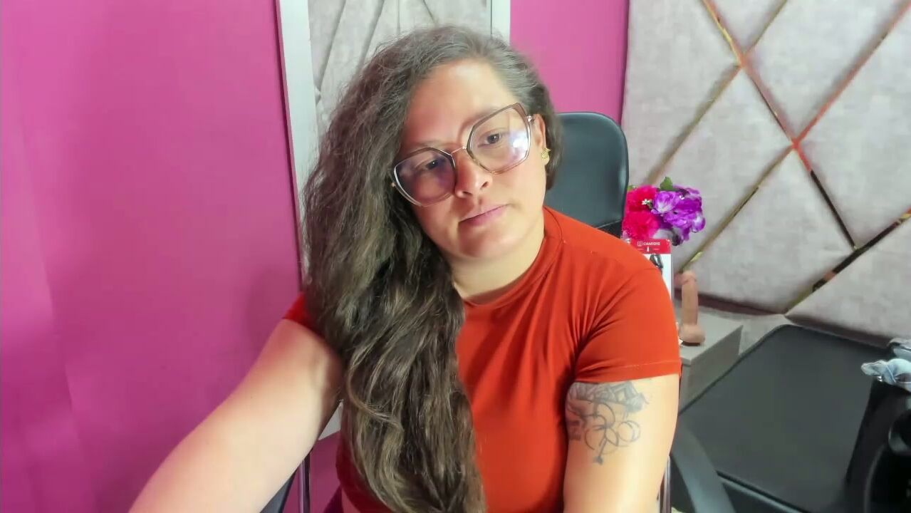sara_thonson_ on webcam hot cam video
