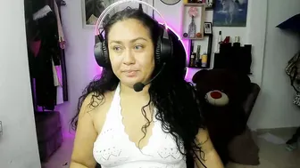 Naughty_milf89 squirt amateur live cam video