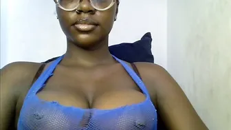 black_petitqueen12 submissive cam girl