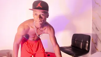 Passion_black_ camvideo posing on cam