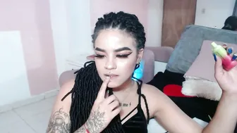 dark_flama bigsquirt naked on cam