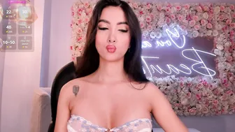 Valeriavelvet cum 25 March 2026