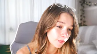 Little_poetry cam girl (07-04-2025)