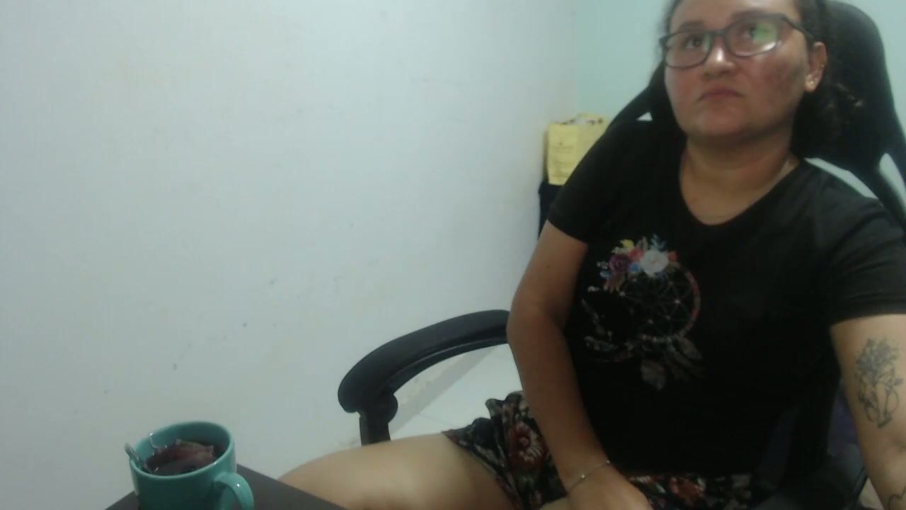 Ariadna_6 porn chat posing on webcam