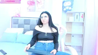 Emily9__ porn chat video (03-28-2026)