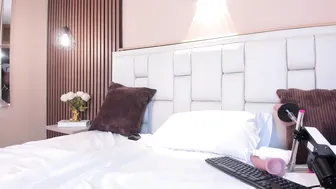 kathymirrow posing on webcam - 03-28-2026