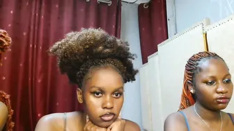 pretty_lioness_ squirt posing on webcam