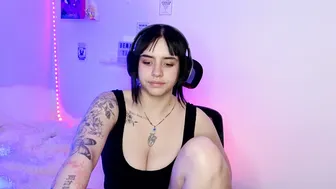 emily_lindey_ 01-Apr-26 cam nude