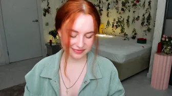 Airysilhouette posing on webcam 04/01/2026