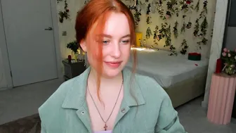 Airysilhouette posing on webcam 04/01/2026