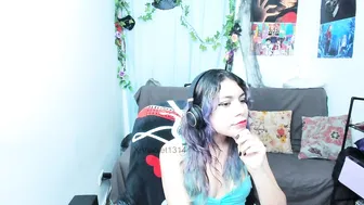 vaioletuwu posing on webcam cam sex porn