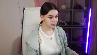 Francescacavaliere shy - 08-Apr-26