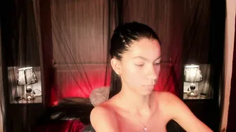 Pamelaascott video posing on cam