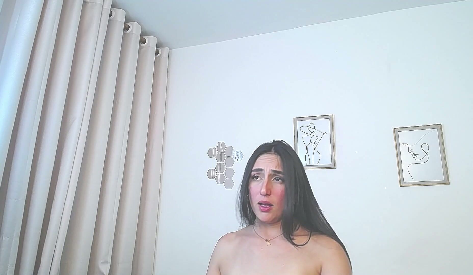 Lucy_be cute live cam show