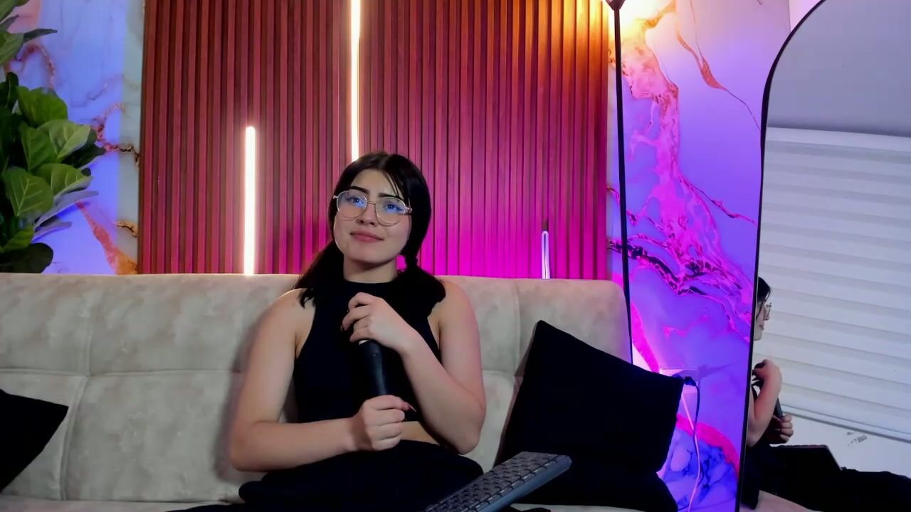 samanthavelvett_ smalltits (04-14-2026)