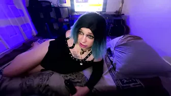 Nikkineverlands anal 13 April 2026