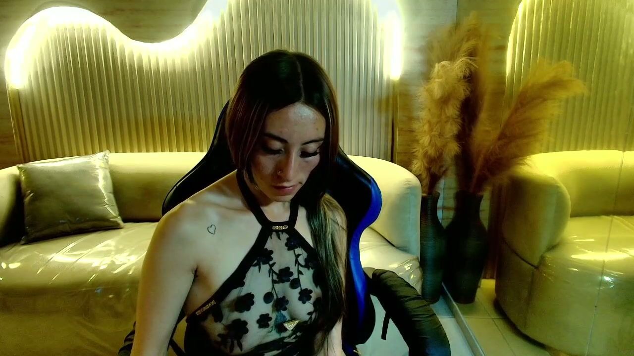 katalina_r 12 April 2026 show