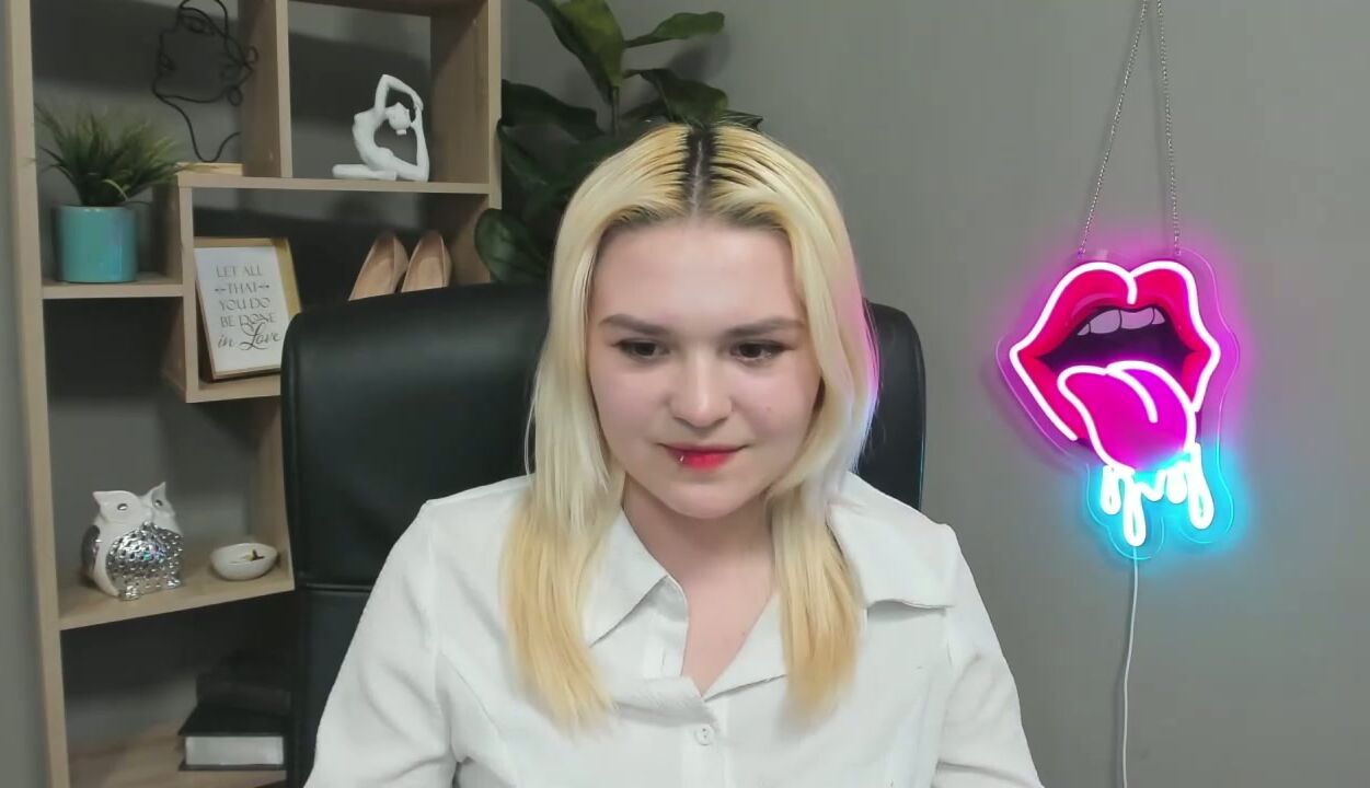 lilysweetxo horny amateur 04-13-2026