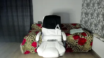 eva_7777 posing on cam 04/12/2026