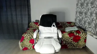 eva_7777 posing on cam 04/12/2026